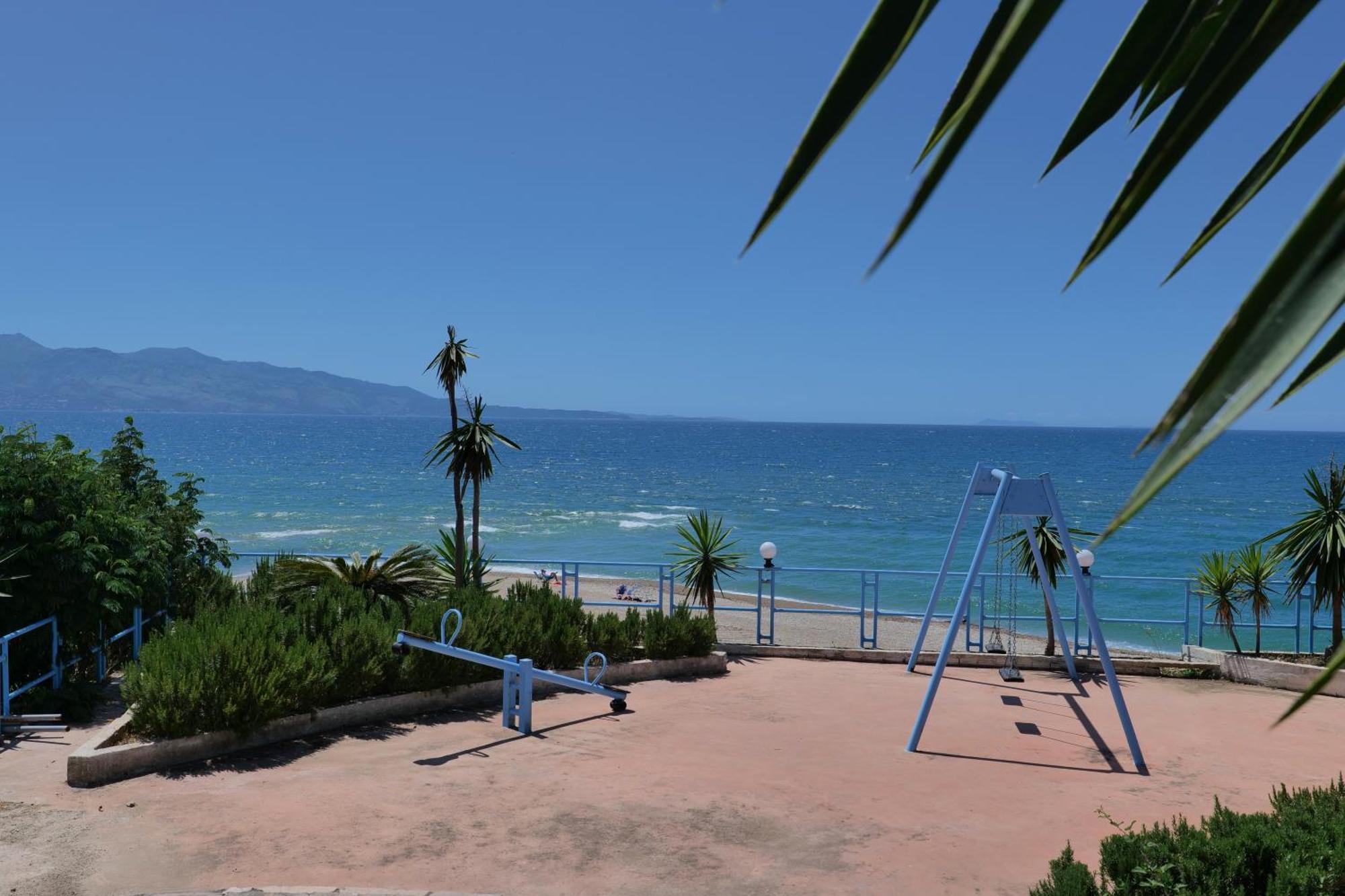 Hotel Emblem Sarande Exterior photo