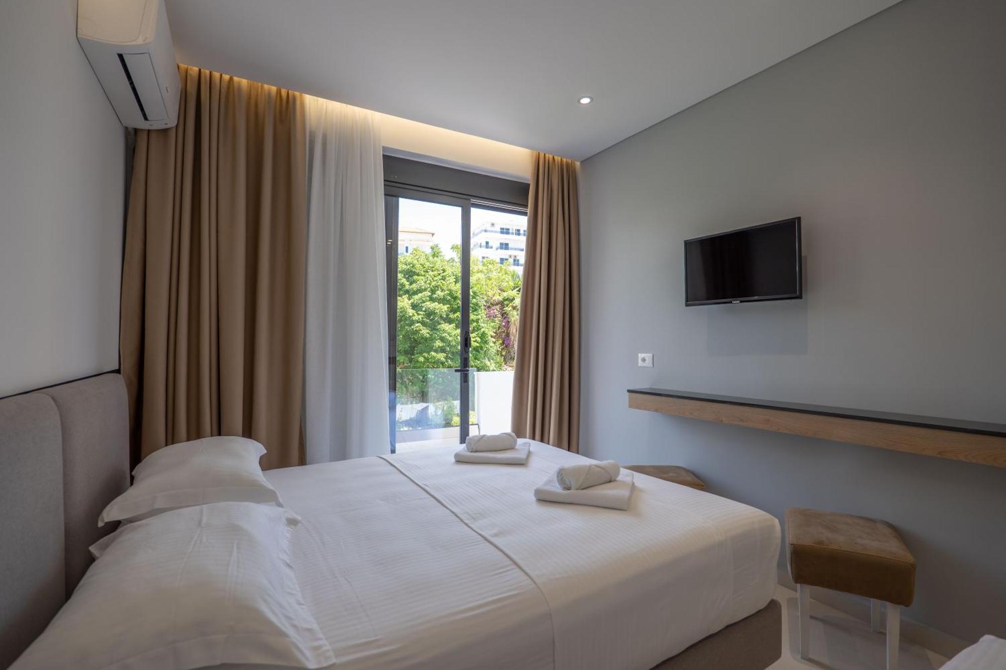 Hotel Emblem Sarande Exterior photo